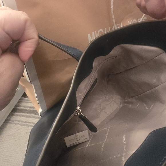 NWT Michael Kors Navy Blue Leather Shoulder Bag - Picture 7 of 10